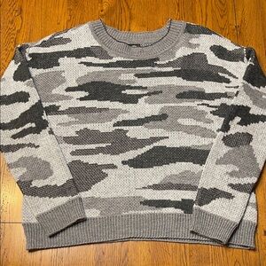Bobeau Women’s Black and Gray Camouflage Crewneck Sweater